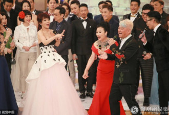 会玩！TVB台庆晚会 女星用脚弹钢琴遇尴尬…