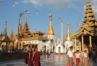 缅甸警方向中国警方移交27名获解救中国公民
