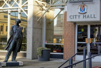 BC省维多利亚市计划移走首任总理的雕像