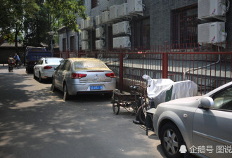 住北京十几万一平的房子 却为车位争得不可开交