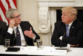 川普夜宴苹果CEO库克 谈移民,贸易,苹果投资？