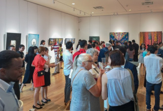 中国当代艺术展多伦多火爆开幕 市民可免费入场