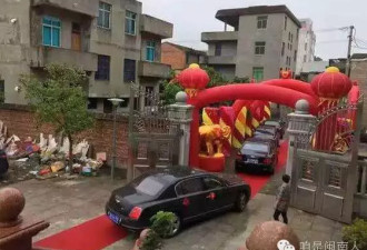 小伙开路虎去参加同学婚礼 来到停车场后尴尬了