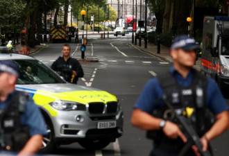 伦敦议会楼前汽车撞伤多人，被疑似恐袭