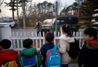 距离朝鲜一步之遥 为学英语他们每天穿越火线
