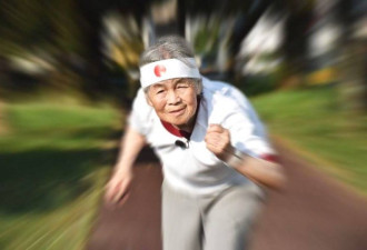 日本一位90岁老奶奶搞笑自拍俘获年轻人