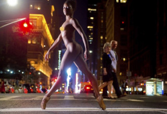 天黑后的舞者：来自纽约的街头裸舞艺术