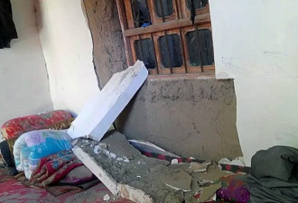 新疆突发地震造成伤亡 居民雪地过夜躲灾