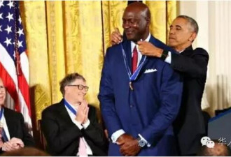 这位华裔感动了美国和奥巴马 在白宫领奖