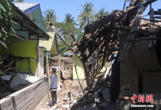印尼地震436死5失踪 总统与灾民帐篷过夜
