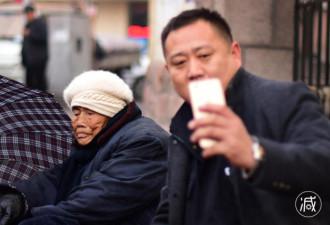 92岁老奶奶摆摊卖粽子20年:“不麻烦别人”