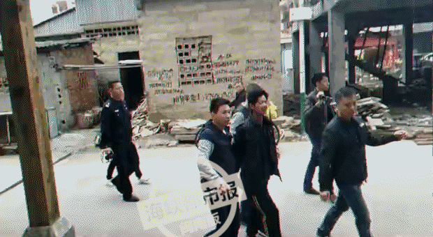 福建女子被杀遭碎尸 嫌犯父子微笑指认现场