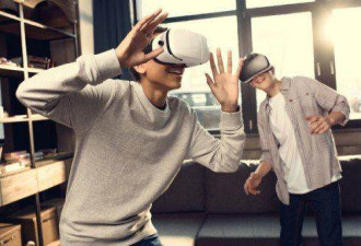 日本宅男玩 VR 游戏5月后 视力竟提高了