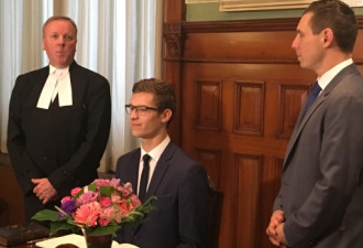 加拿大95后宣誓就任省议员 颜值不输网红总理