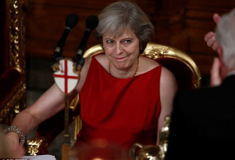 英国女首相获外号“瞌睡梅”：讲话实在太无聊