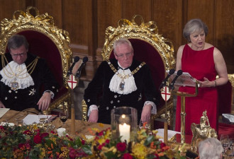 英国女首相获外号“瞌睡梅”：讲话实在太无聊