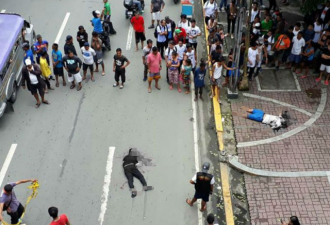 慎入：2名中国人在菲律宾街头遭摩托车手射杀