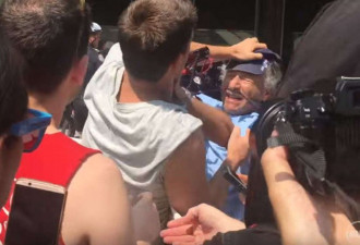可怕：男子被控袭击多伦多太阳报记者！