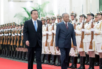 李克强欢迎马来西亚总理马哈蒂尔访华