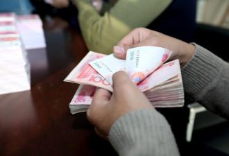 郑州5名大学生获百万投资 数钱数到手抽筋