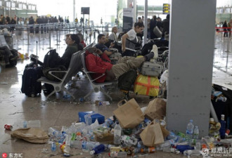 当清洁工罢工之后  这个国家的机场变成了这样