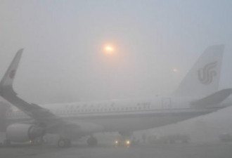 中国大面积地区雾霾 成都机场两万人滞留