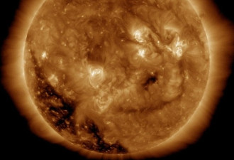NASA公布最新照片：太阳面带笑容