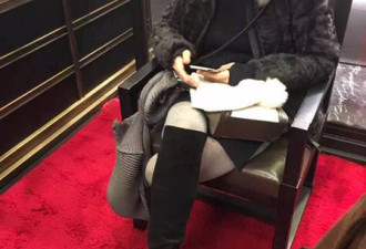 保养逆天！51岁巩俐巴黎逛街不见半条皱纹