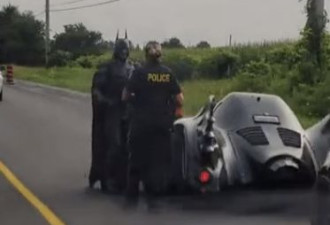 多伦多蝙蝠侠打击犯罪数十年 如今却被警察拦了