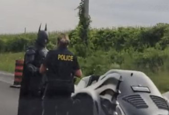 多伦多蝙蝠侠打击犯罪数十年 如今却被警察拦了