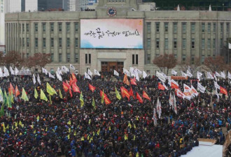 朴槿惠会见执政党高层 同意明年4月辞职