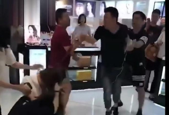 中国2女1男在韩国免税店互殴