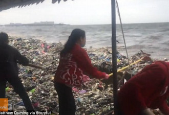 触目惊心！菲律宾马尼拉海滩现巨型“垃圾浪”