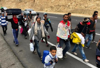 委内瑞拉人大逃亡，数百万难民涌入他国