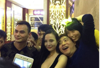 老司机干露露又开车了 终于还是解放了自己...