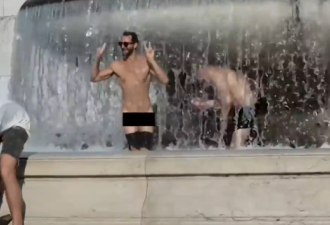 英国游客在意大利喷泉拍裸照 被警方通缉