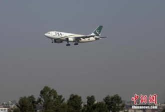 巴基斯坦一载47人客机坠毁 目击者称撞山后起火