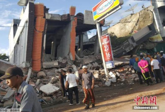 印尼强震已致54人遇难 或有数十人被困废墟中