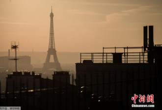 巴黎遭遇十年来最强雾霾 当局限行 紧急应对