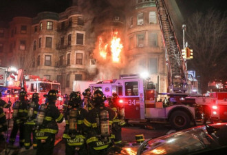 芝加哥一楼房失火 已致8人死 含6名儿童