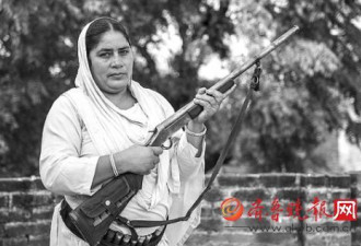 印度女子持枪17年保护全村女孩免遭性侵
