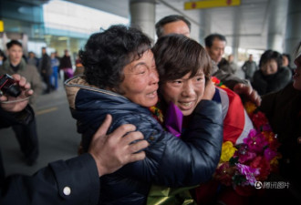 朝鲜女足连夺世界冠军 举国欢腾万人空巷