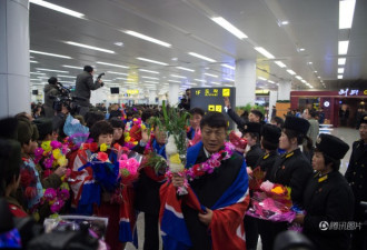 朝鲜女足连夺世界冠军 举国欢腾万人空巷