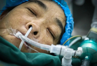 安徽合肥母亲捐肾救儿 含泪上手术台