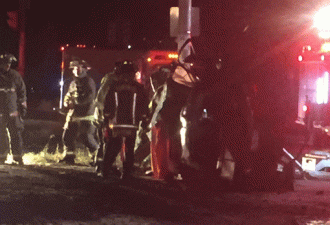 士嘉堡车祸 23岁司机涉嫌醉驾撞灯柱重伤