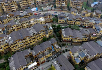 汶川震中立起密密麻麻的小洋房 如雨后春笋