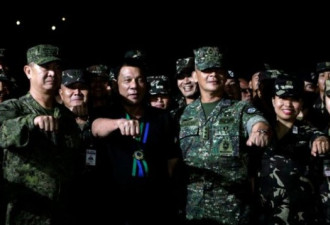 菲律宾总统决定接受中国提供的一批武器装备