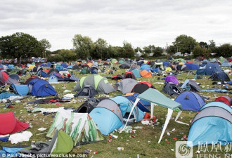 英国雷丁音乐节后人们留下6万顶帐篷和垃圾