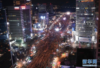 朴槿惠被弹劾后的首尔街头 如过年一般热闹