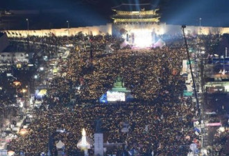 朴槿惠被弹劾后的首尔街头 如过年一般热闹